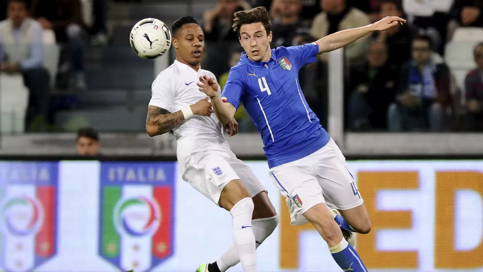 MANO A MANO. Italia e Inglaterra no se sacaron ventajas y empataron 1 a 1 en el partido que jugaron hoy en Turín. REUTERS