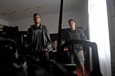 Cómo tocar un chamamé con banjo y contrabajo