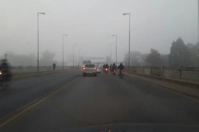 Una densa niebla cubrió Tucumán en el arranque del último día hábil de la semana