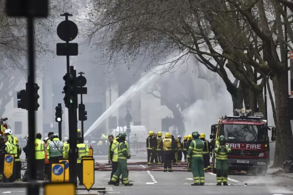 Incendio y evacuación en el centro de Londres