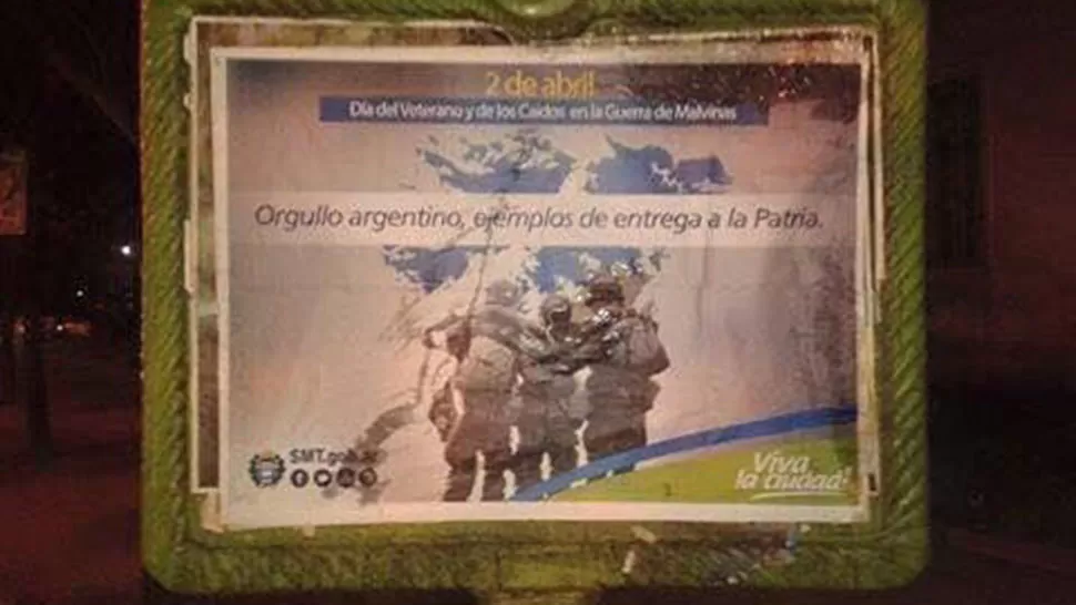 EL CARTEL. En la imagen se ve incluso que los uniformes no son de los militares argentinos. 