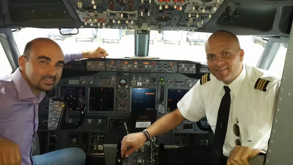 EN LA CABINA. Mauricio Falci. 