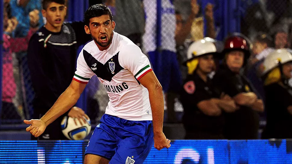 PESCADOR. Amor encontró un rebote y adelantó a la V ante el último del campeonato. TELAM