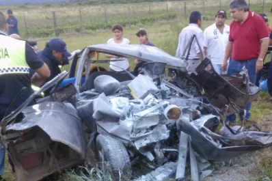 Hubo tres muertos en un terrible choque cerca de La Cocha