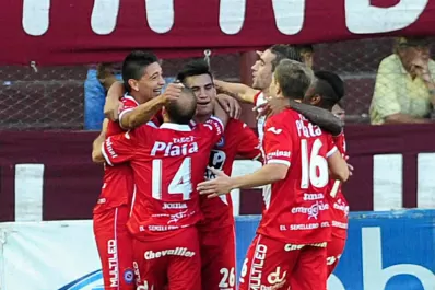 Argentinos puso nocaut a Lanús  y un hincha agredió a Fritzler