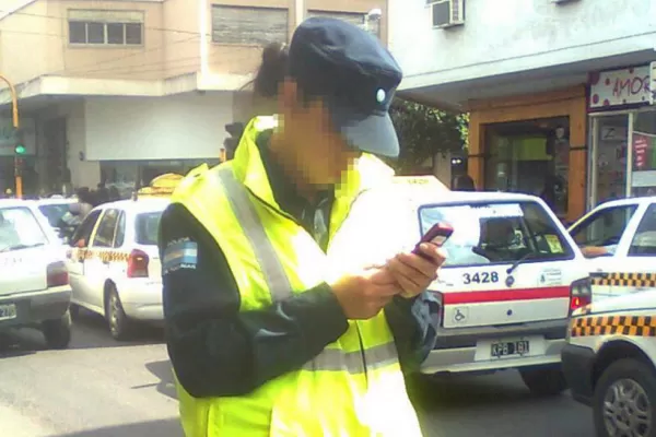 Prohíben a los policías de Catamarca usar celulares en horario de trabajo