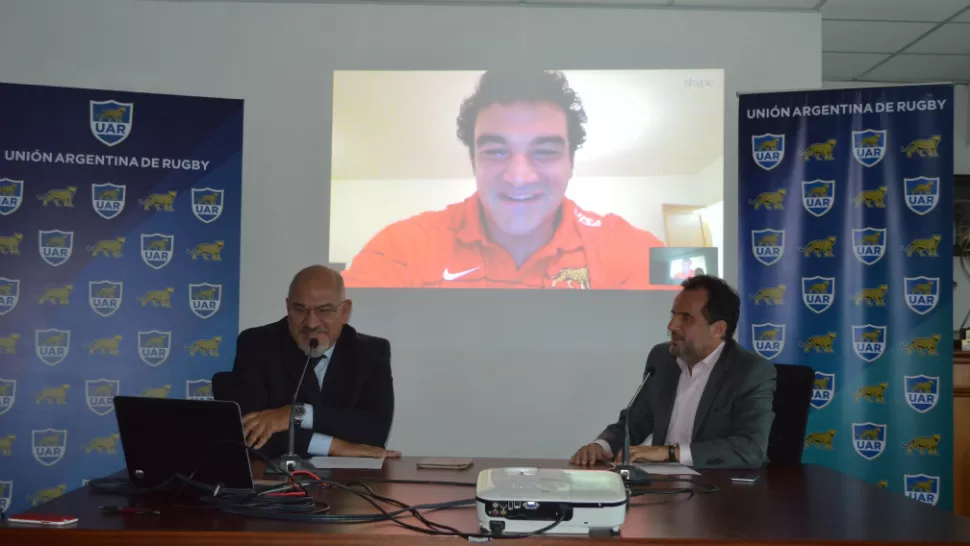 FIRMA A LA DISTANCIA.  A través de una videoconferencia el capitán de Los Pumas, Agustín Creevy, llegó a un acuerdo con la Unión Argentina de Rugby para integrar los planteles nacionales a partir del 1 de enero de 2016 hasta el 2018 inclusive. PRENSA UAR