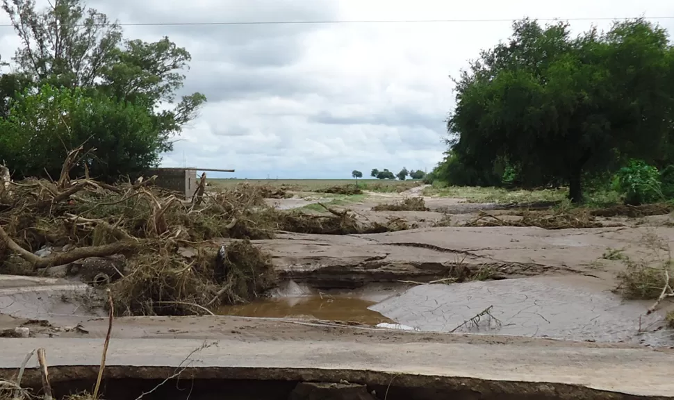 DESASTRE. El Bañado de Ovanta es uno de las zonas que quedó destrozada. FOTO DE AMBIENTE.CATAMARCA.GOV.AR