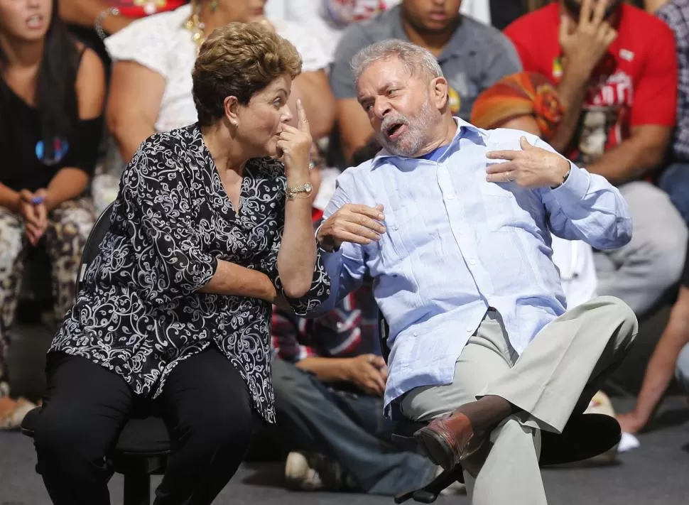 OTRO PROBLEMA. Dilma y Lula llevaron a Guerra hasta puestos clave.  reuters