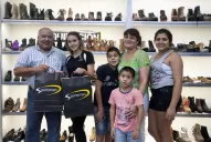 Compró zuecos, panchas y zapatillas en Sportsman