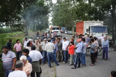 A un mes de la inundación, en Ciudacita reclaman la reparación de caminos y el reencauce del Medinas