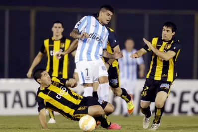 Racing perdió en Paraguay y aún no logró la clasificación a octavos