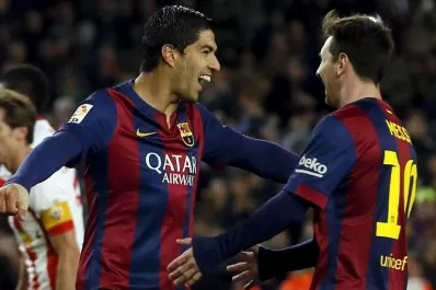 Barcelona goleó 4-0 a Almería y se consolidó como único puntero