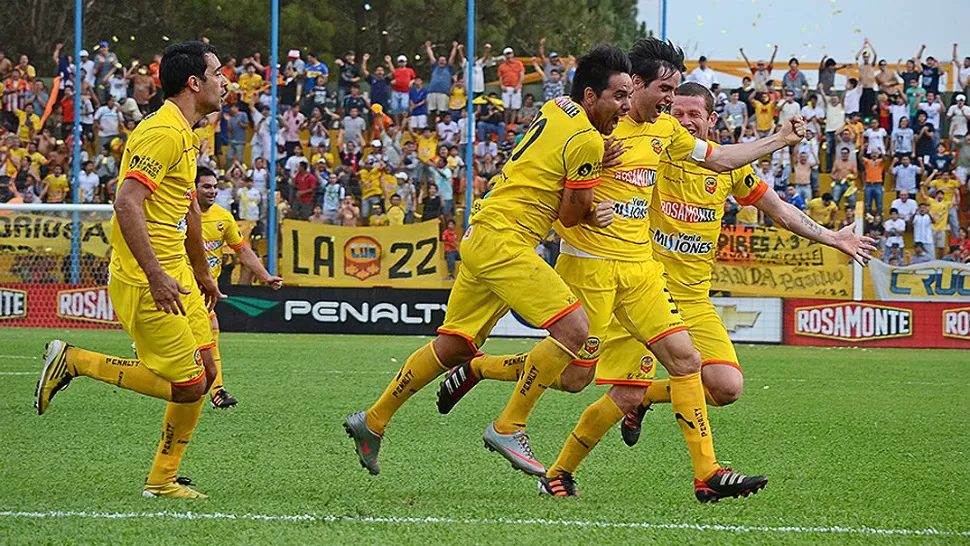 FESTEJO MISIONERO. Crucero del Norte anotó primero pero Atlético Rafaela le igualó y el partido, en Posadas, terminó 1-1.