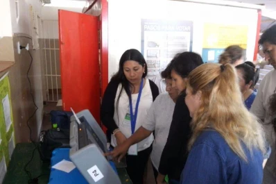 Las PASO arrancaron con algunas irregularidades