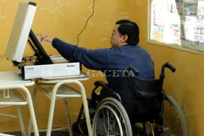 Votar es toda una aventura para Rodolfo