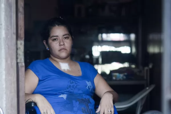 “Me arruinó la vida”, dijo la joven que recibió cinco puñaladas en un asalto