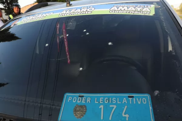 Balearon la camioneta del legislador amayista Alfredo Toscano