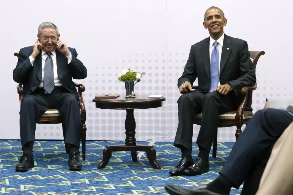 TRAS 59 AÑOS. Obama se encontró con Castro. Los líderes de EEUU y Cuba no se reunían cara a cara desde 1956. reuters