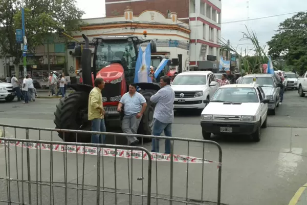 Alperovich suspendió su agenda para dialogar con productores cañeros