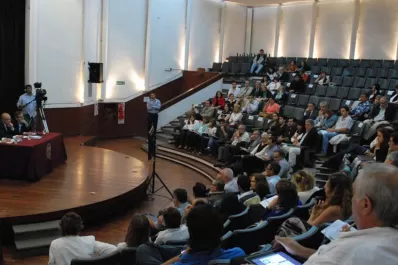 Mientras sesiona la Asamblea de la UNT, no se puede circular por 25 de Mayo