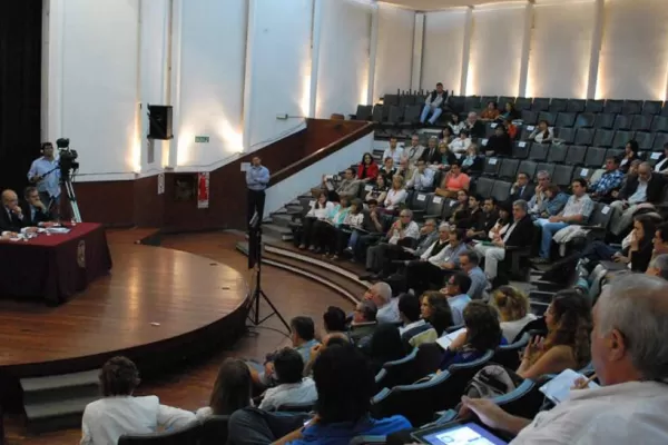 Mientras sesiona la Asamblea de la UNT, no se puede circular por 25 de Mayo
