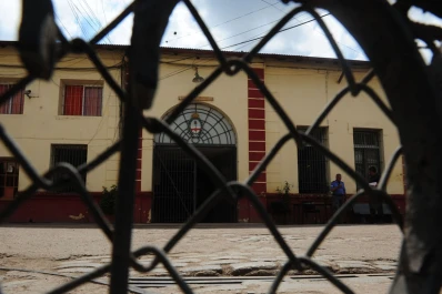 Un guardiacárcel declaró por la fuga de un preso de Villa Urquiza