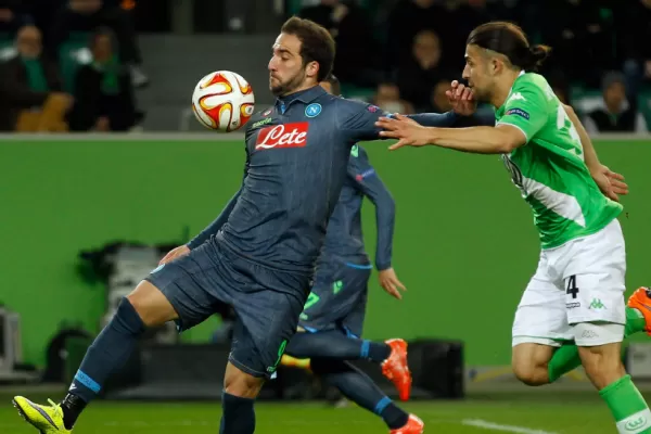 Higuaín marcó en la goleada de Napoli sobre Wolfsburgo, en Alemania