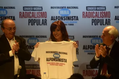 “El FpV no es el peronismo”, afirmó Cristina ante radicales K