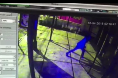 Un ladrón no puede entrar a un negocio, se rinde y se va