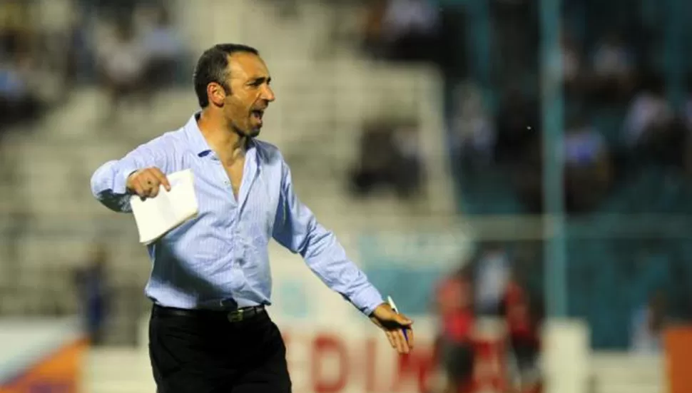 Azconzábal, 7° entrenador con edad más baja del fútbol profesional argentino