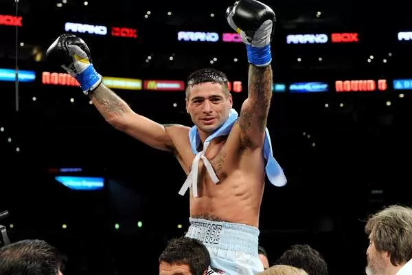 Un boxeador argentino ex campeón del mundo oficializó su retiro