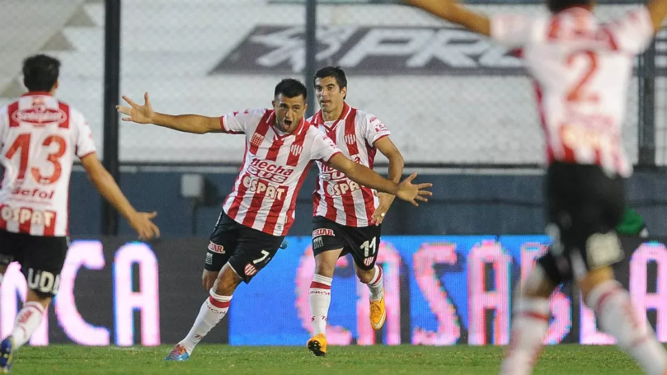 GOLEADOR SANTAFESINO. Enrique Triverio anotó los tres goles de Unión, para el triunfo sobre Quilmes, por 3-1. TELAM