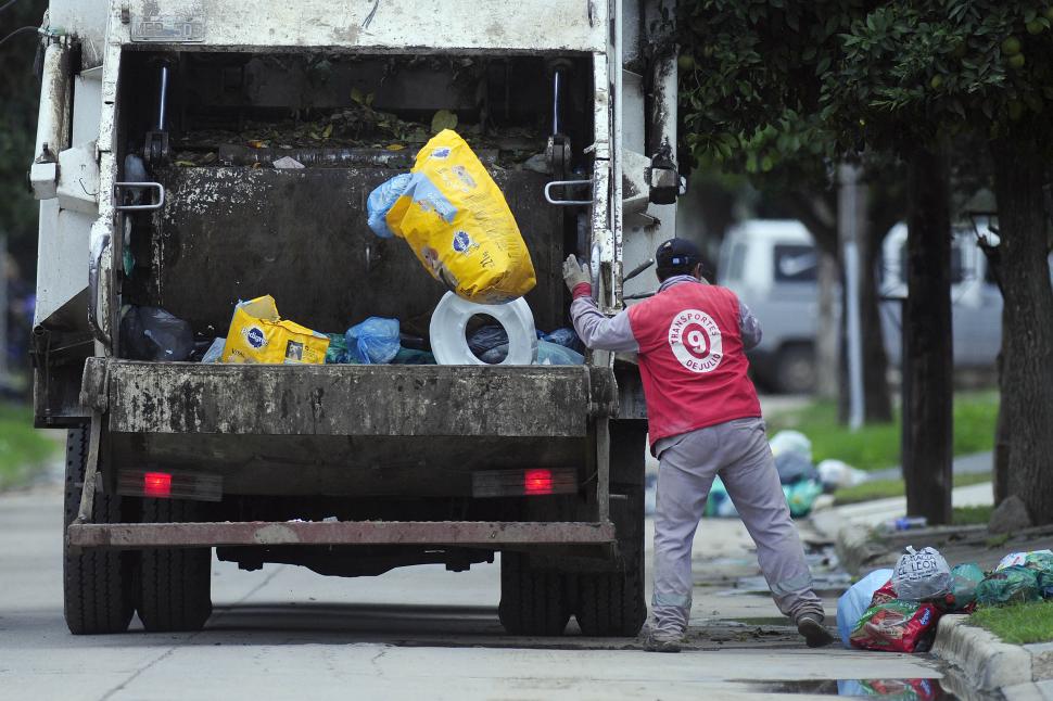 ACUMULAR. En la capital tucumana se juntan 500 toneladas diarias de residuos, que llegan a 800 si se suma el aporte del área metropolitana. la gaceta / fotos de analía jaramillo