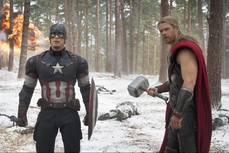 SUPER MUSCULOSOS. Capitán América (Chris Evans) y Thor (Chris Hemsworth) son dos de los héroes convocados para defender a la raza humana.  