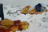 Una avalancha en el Everest sepultó a 18 montañistas, por el terremoto en Nepal