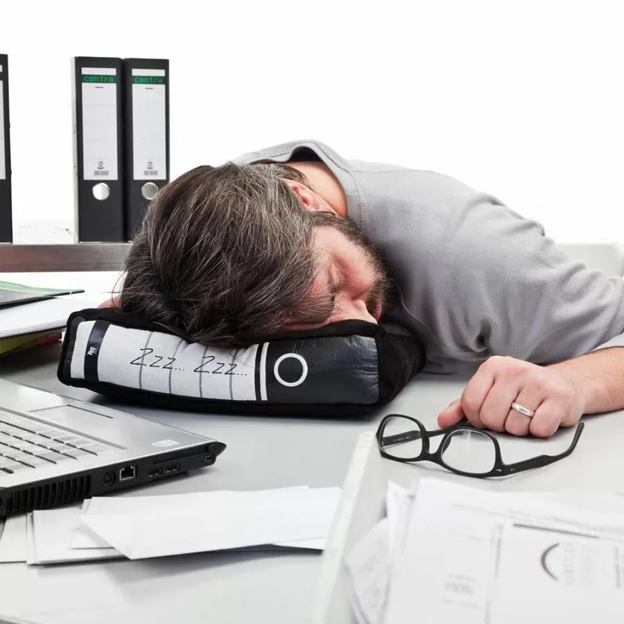 LA COSTUMBRE DE ESTOS TIEMPOS. Más horas de trabajo tienden a desplazar a las horas de sueño, señalan los especialistas. 