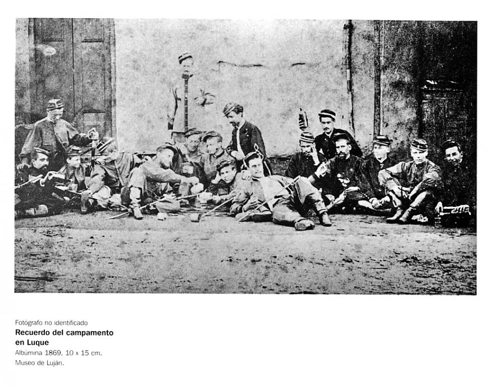 COMBATIENTES DEL PARAGUAY. Grupo de soldados que el fotógrafo captó en uno de los intervalos de descanso la gaceta / archivo