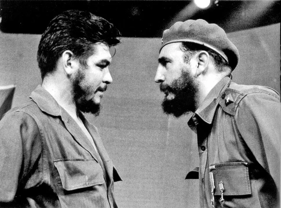 hombres próximos con posiciones enfrentadas. El Che y Fidel tenían miradas distintas respecto de la Unión Soviética. taringa.net / Fotos inéditas del Che Guevara 