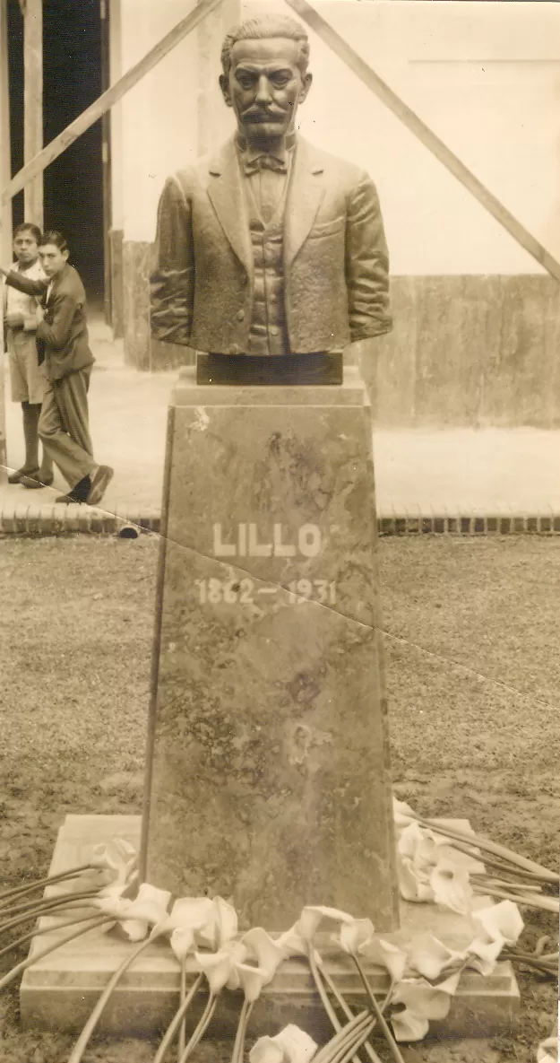 MIGUEL LILLO. Uno de los bustos del ilustre, existente en los jardines de la institución que lleva su nombre. La foto es de 1941. la gaceta / archivo
