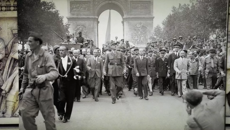 PARÍS LIBERADA. El general Charles De Gaulle pasa por el Arco del Triunfo el 26 de agosto de 1944. la gaceta / archivo