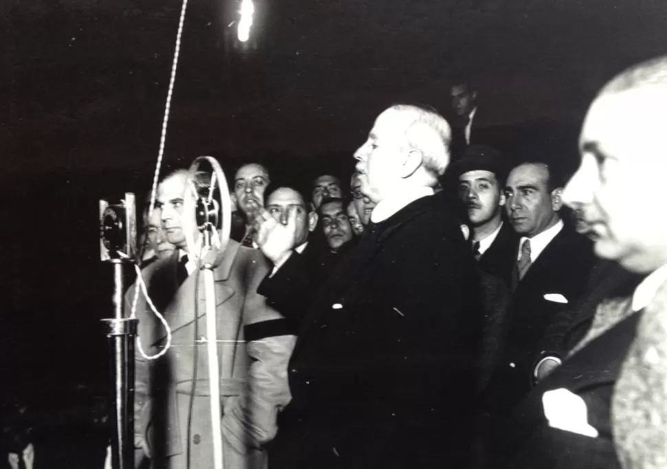 ERNESTO PADILLA. En 1937, el ex gobernador habla en la plaza Independencia, en el cierre de la campaña electoral de la Concordancia la gaceta / archivo