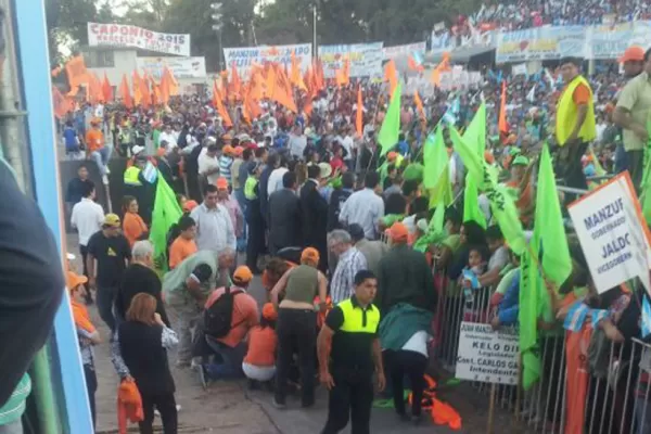 El alperovichismo recibió a Scioli con incidentes en el Hipódromo