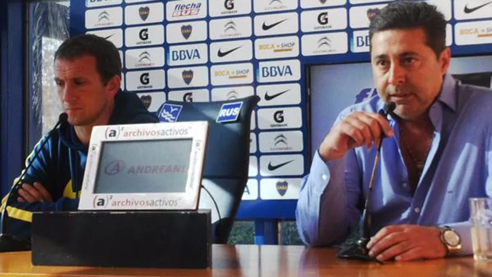 HABLARON. Daniel Angelici y Rodolfo Arruabarrena en conferencia de prensa. (FOTO DE @oscarechechurre) 