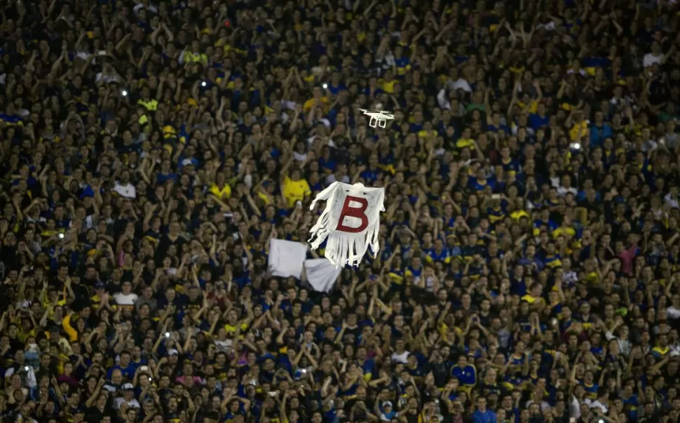 Copa Libertadores: hinchas de Boca cargaron a River con un drone durante los incidentes