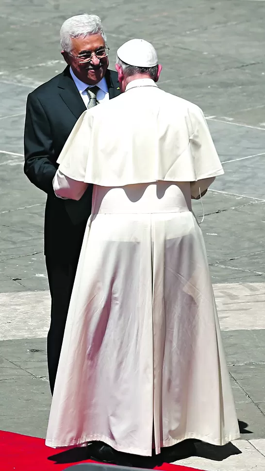 UN DÍA ESPECIAL. El presidente Abbas acompañó al Papa Francisco. REUTERS