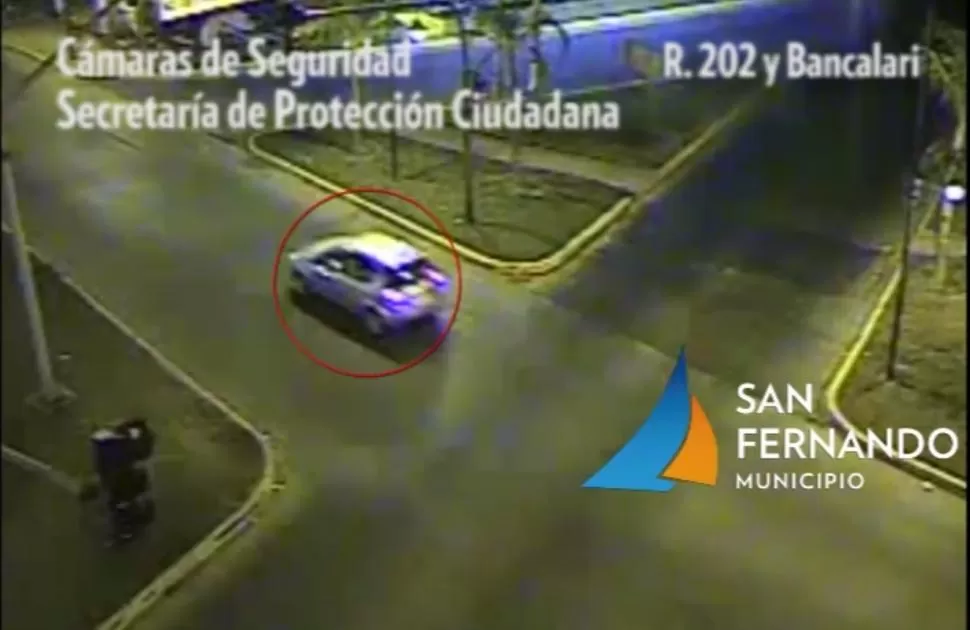 TODO FILMADO. Las cámaras de seguridad registraron al vehículo luego del ataque de los asaltantes. imagen captura de video