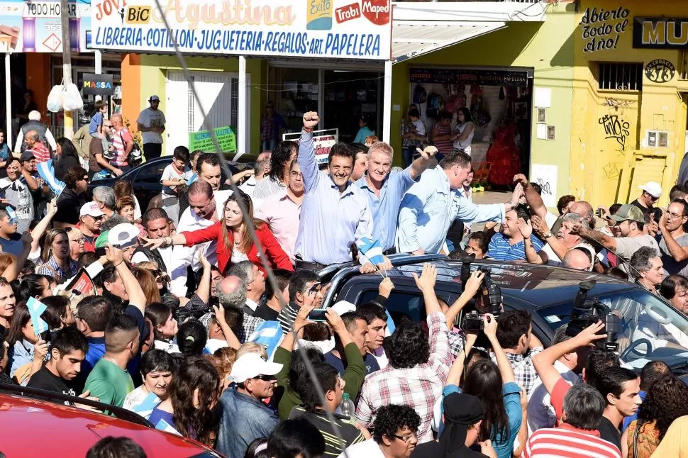 PARA LAS PASO. Massa y De Narváez recorrieron el sábado el interior bonaerense, haciendo campaña. facebook / sergiomassaok