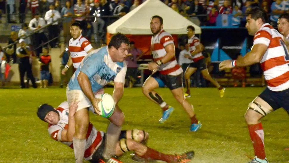 APORTE. El tucumano Santiago Iglesias Valdez apoyó uno de los tries argentinos. prensa uar