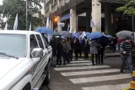 Con una ruidosa protesta, se cumplió el primer día sin atención bancaria